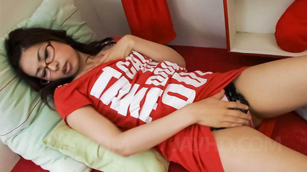 Jav HD 'Masturbates With A Vibrator' starring Chie Inamori (Photo 3)